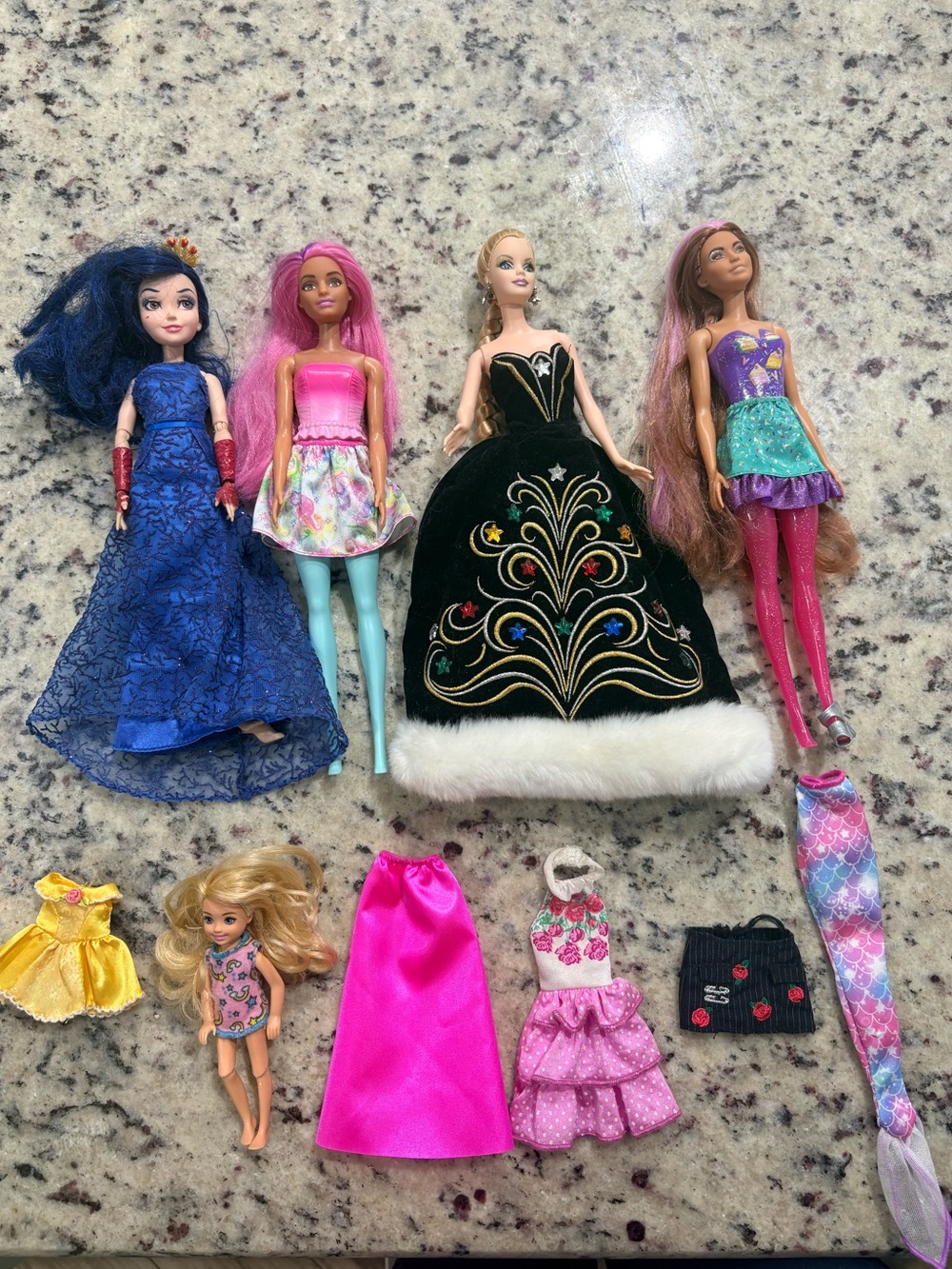 Barbie & Descendants Doll Lot Barbie Dolls & clothes